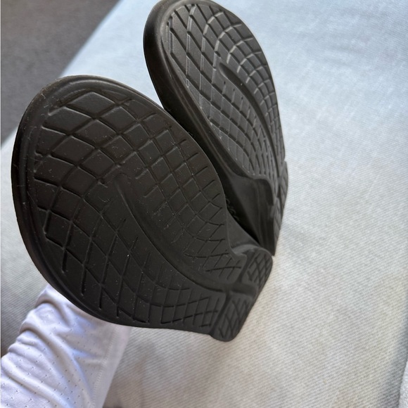 OOFOS - Picture 9 of 10